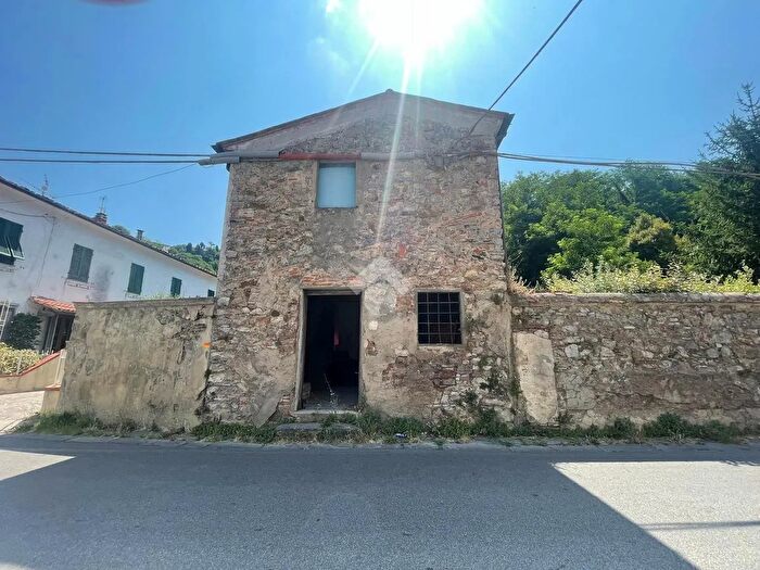 Casa con 6 locali in vendita in Via Statale Abetone, San Giuliano Terme