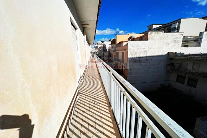 Casa con 9 locali in vendita in Alcamo