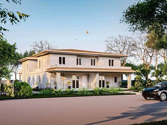 Casa con 6 locali in vendita in Via Leda, Anzio