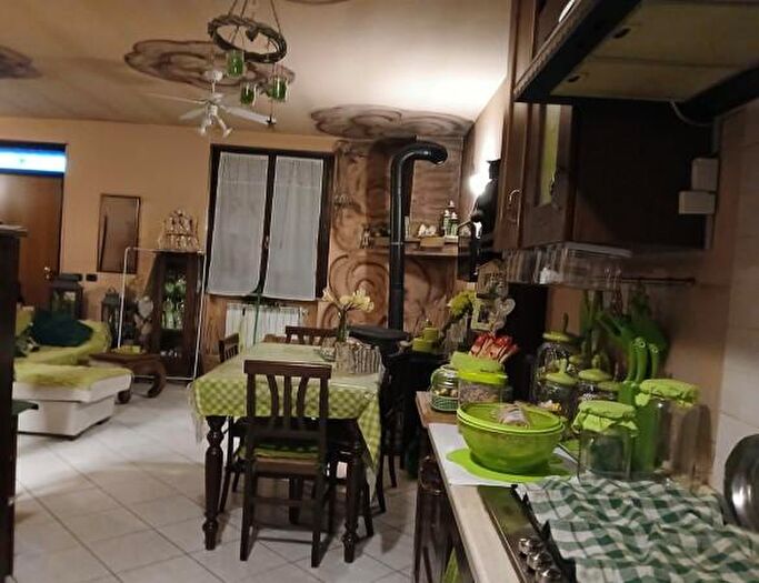 Casa trilocale in vendita in Via Caduti, San Pietro In Cerro