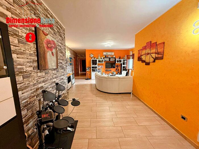 Appartamento quadrilocale in vendita in Via Rispoli, Camposano