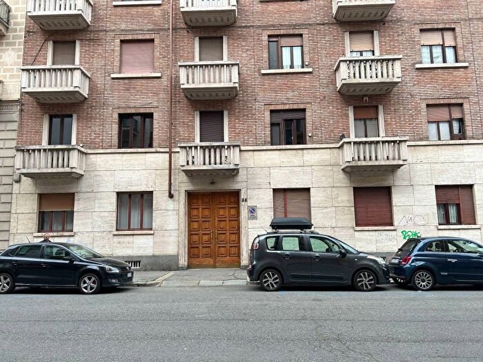 Appartamento trilocale in affitto in Via Evangelista Torricelli, Crocetta, Torino