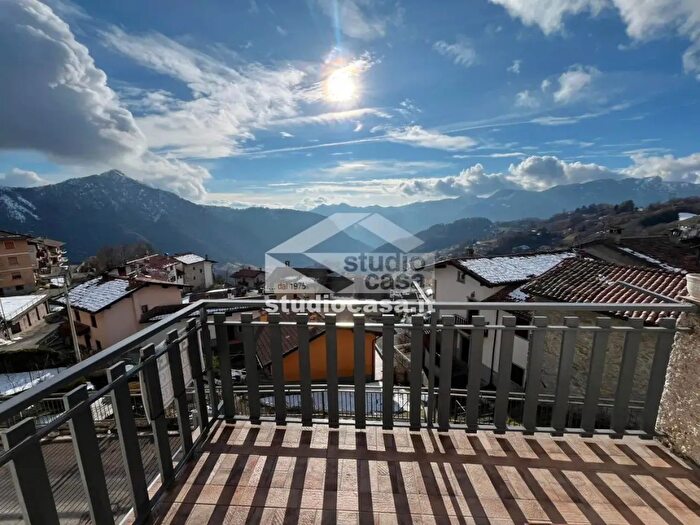 Appartamento quadrilocale in vendita in Via Risorgimento, Dossena