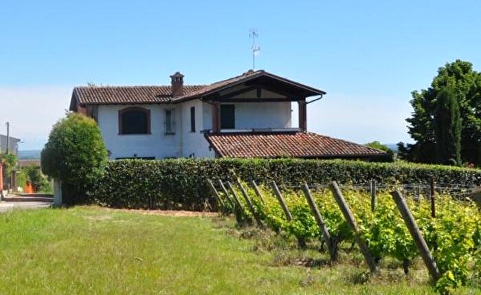 Casa con 6 locali in vendita in Frazione Mondonico, San Damiano Al Colle