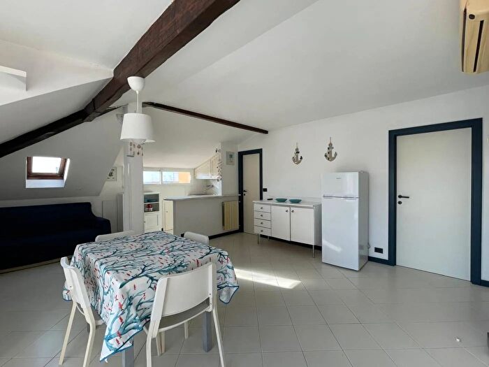 Appartamento con 5 locali in vendita in Via Giuseppe Garibaldi Varazze, Varazze