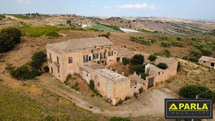 Casa con 6 locali in vendita in Canicatti