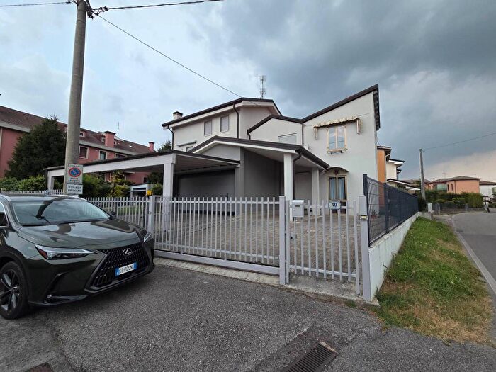 Casa quadrilocale in affitto in Via Vettor Pisani, Voltabarozzo, Padova