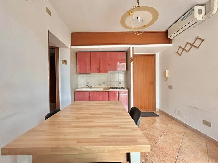 Appartamento trilocale in affitto in Via Majali, Palermo