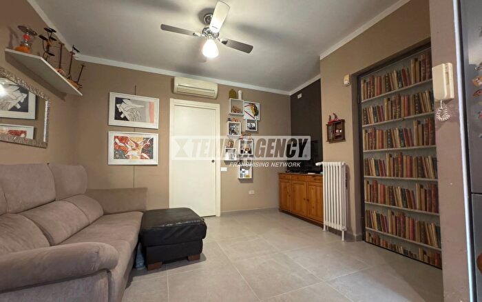 Appartamento trilocale in vendita in Via della Solidarietà, Rozzano