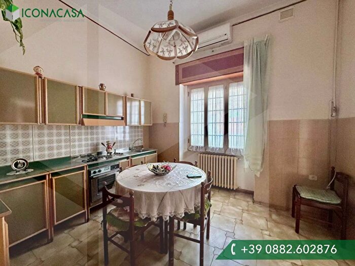 Appartamento con 10 locali in vendita in Via Savonarola, Torremaggiore