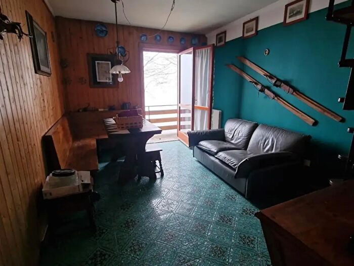 Appartamento quadrilocale in vendita in Ventasso