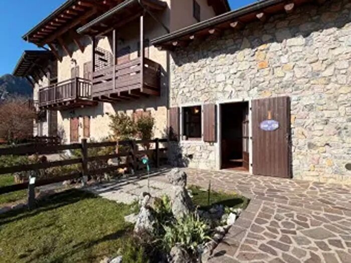 Casa trilocale in vendita in Via Santuario del Frassino, Oneta