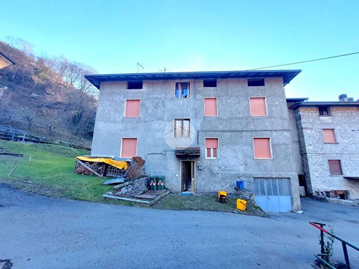 Appartamento con 6 locali in vendita in Località Orcava, Bienno