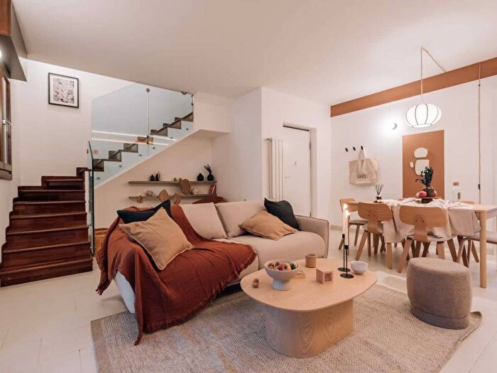 Appartamento trilocale in affitto in Via Ugo Bassi, Isola, Milano