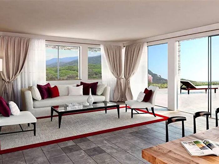 Casa con 8 locali in vendita in Castiglione Della Pescaia