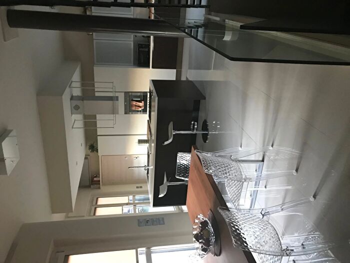 Casa con 10 locali in vendita in Pandino