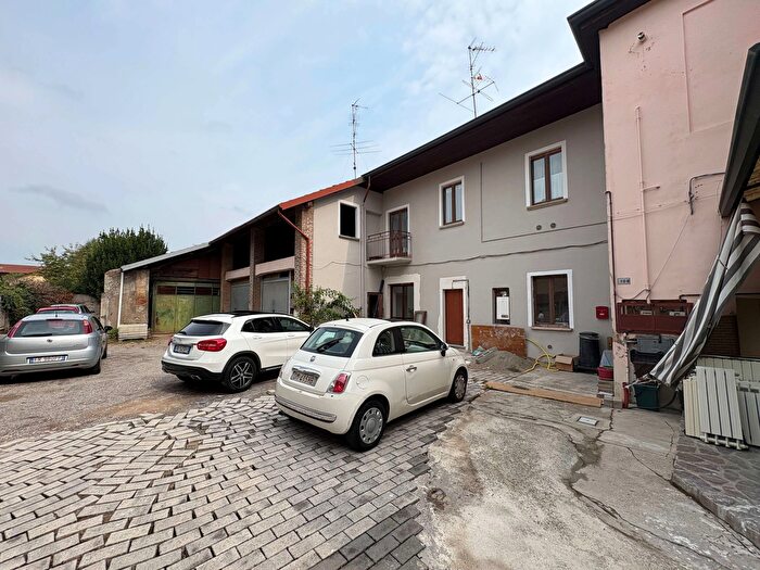 Casa con 5 locali in vendita in Via San Michele, Tradate