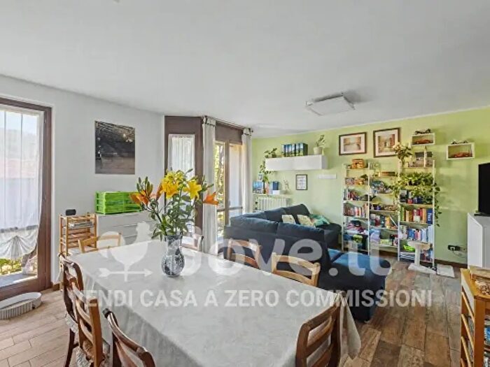 Appartamento trilocale in vendita in Via Vasche, Casciago
