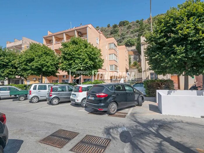 Appartamento trilocale in vendita in Via Roma, Scaletta Zanclea