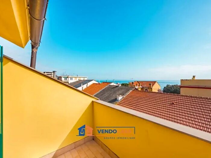 Appartamento trilocale in vendita in Via Matteo Repetto, Albissola Marina