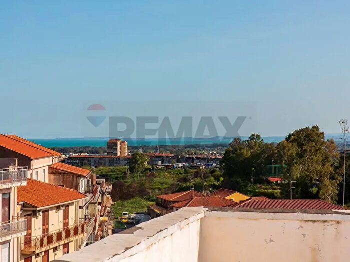 Appartamento con 5 locali in vendita in Via Vincenzo Zaccà, Catania