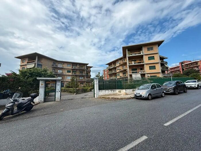 Appartamento con 5 locali in vendita in Via Cappellani, Messina