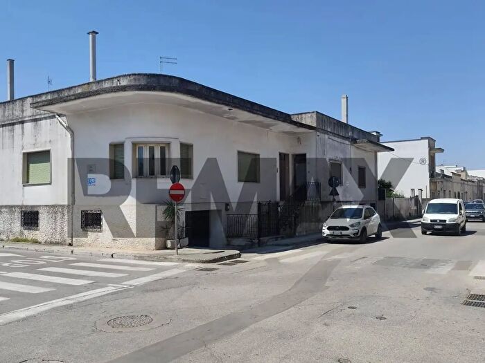 Casa con 10 locali in vendita in Via Roma Angolo Via Risorgimento, Erchie