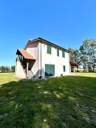 Casa con 7 locali in vendita in Poggio Martino, Tuscania