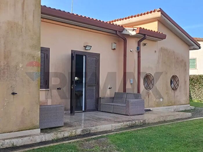 Casa con 5 locali in vendita in Ardea