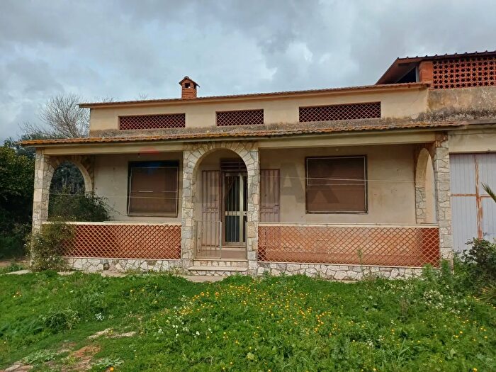 Casa con 5 locali in vendita in Cda Piraino, Chiaramonte Gulfi
