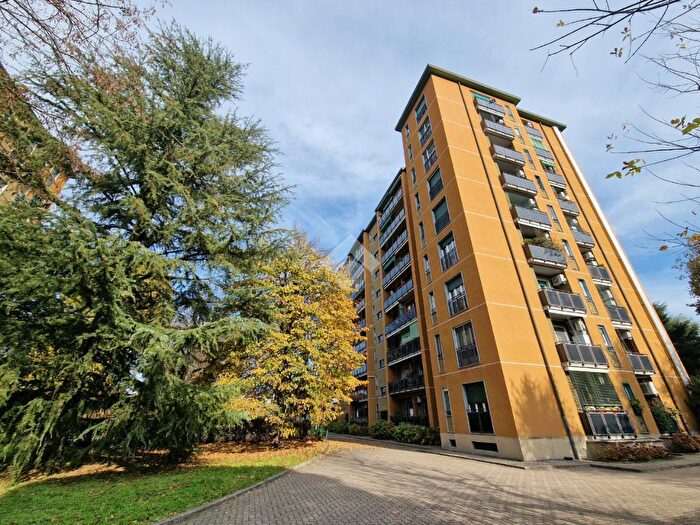 Appartamento trilocale in vendita in Via degli Astri, Milano