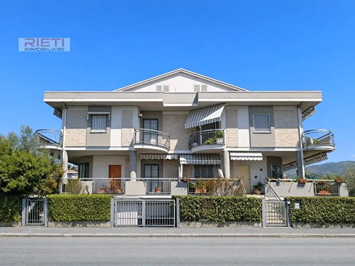 Casa con 7 locali in vendita in Via Renzo De Felice, Rieti