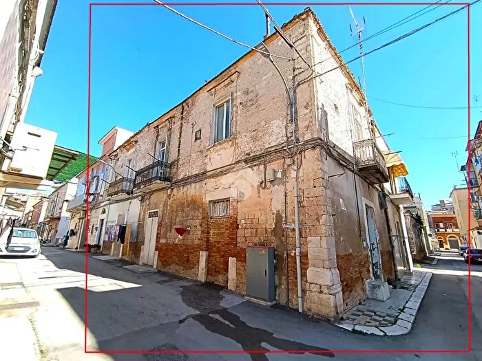 Casa con 10 locali in vendita in Via al Persico, Foggia