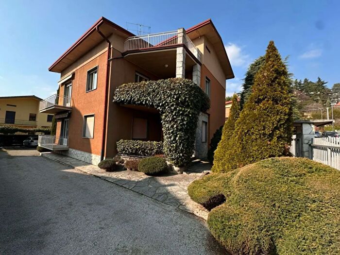 Casa con 8 locali in vendita in Porta, Erba