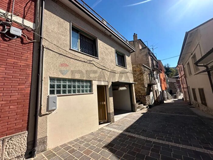 Casa trilocale in vendita in Via Moro, Colledimezzo