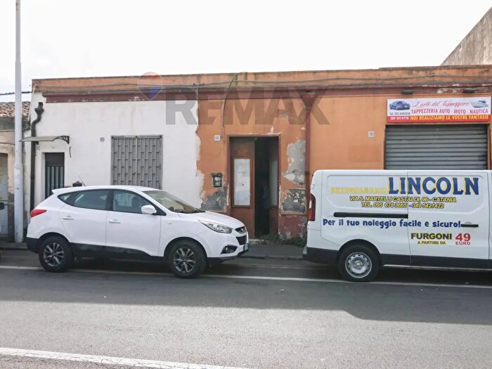 Casa bilocale in vendita in Via Zia Lisa, Catania