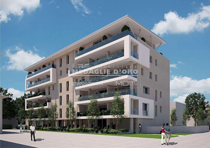 Appartamento quadrilocale in vendita in Viale Buon Pastore, Modena