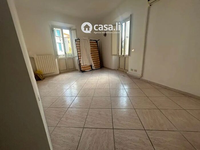 Appartamento trilocale in vendita in Via Bonaini, Livorno