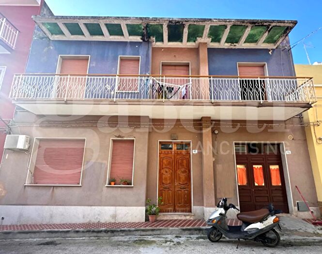 Casa con 6 locali in vendita in Via Padre Reginaldo, Avola