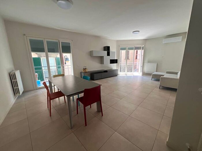 Appartamento trilocale in affitto in Via Albricci, Sarnico