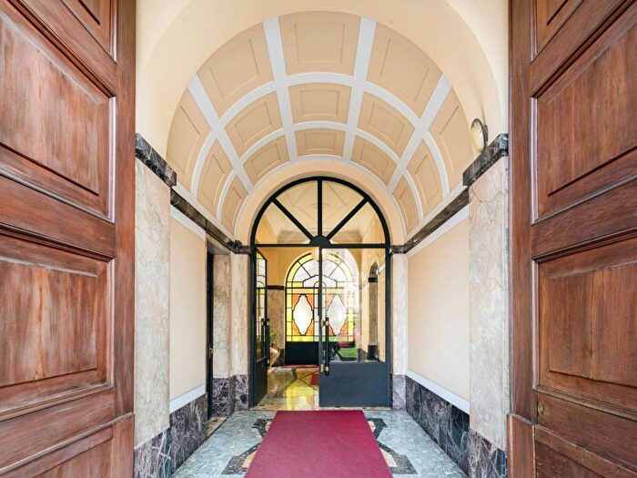 Appartamento con 5 locali in affitto in Viale Regina Margherita, Montenero, Milano
