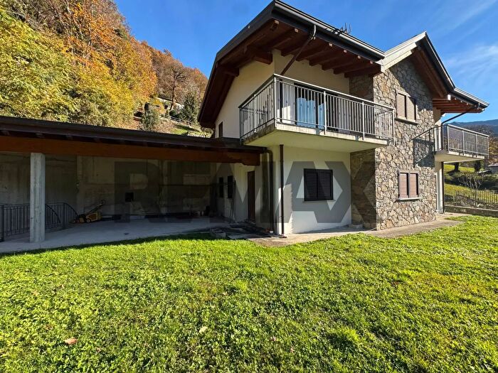 Casa quadrilocale in vendita in Primaluna