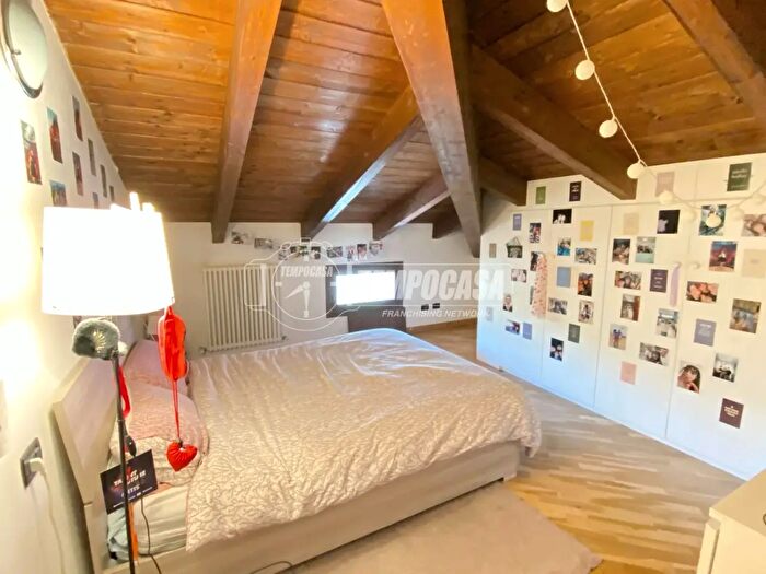 Appartamento con 5 locali in affitto in Bologna