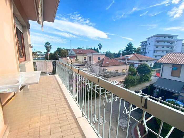 Appartamento trilocale in vendita in Via Mameli, Pescara