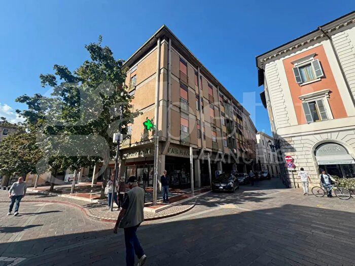 Appartamento con 5 locali in affitto in Camere X Studenti in Piazza della Repubblica Snc, Terni