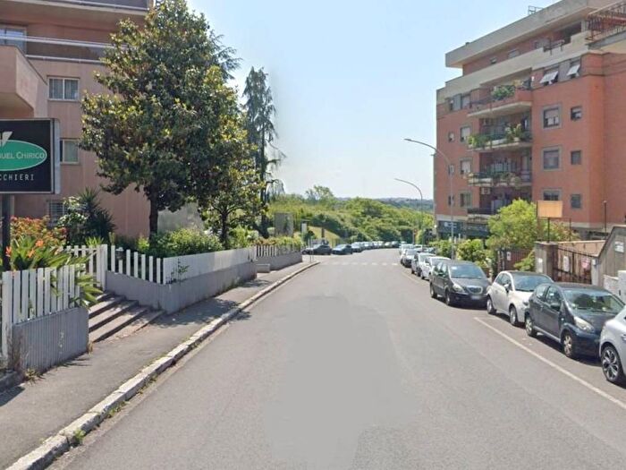 Appartamento trilocale in affitto in Via Luigi Arbib Pascucci, Gemelli Pineta Sacchetti, Roma