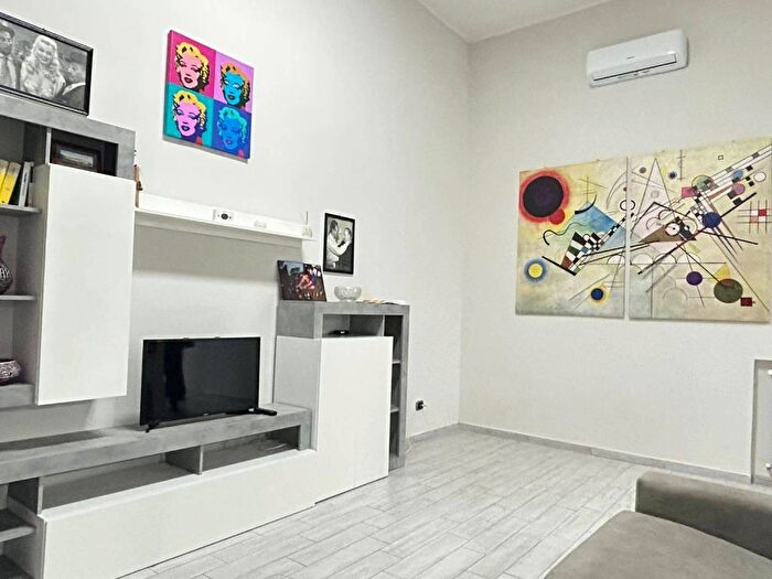 Appartamento bilocale in affitto in Piazza Margherita, Chiaiano, Napoli