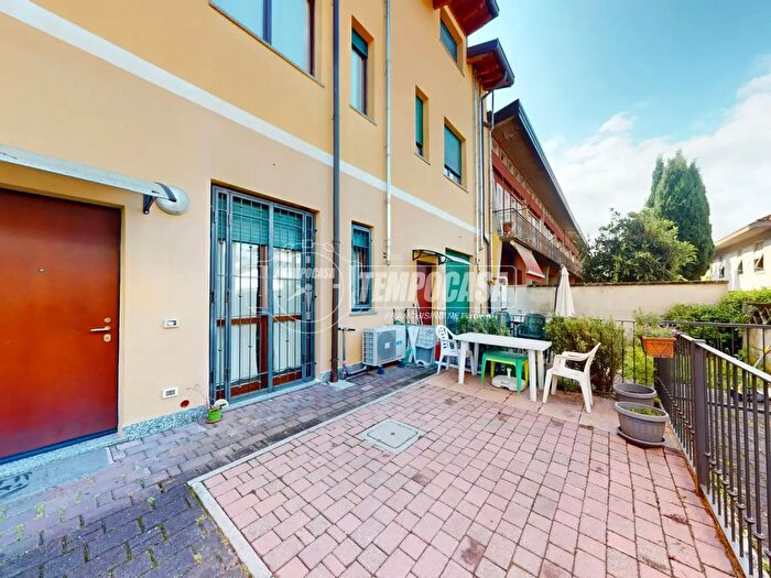 Appartamento trilocale in vendita in Via Rovereto, Cesano Maderno