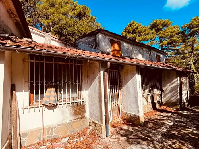 Casa con 10 locali in vendita in Fosdinovo