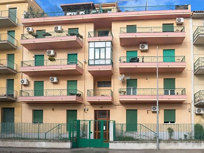 Appartamento trilocale in affitto in Via Vincenzo Marchesano, Palermo